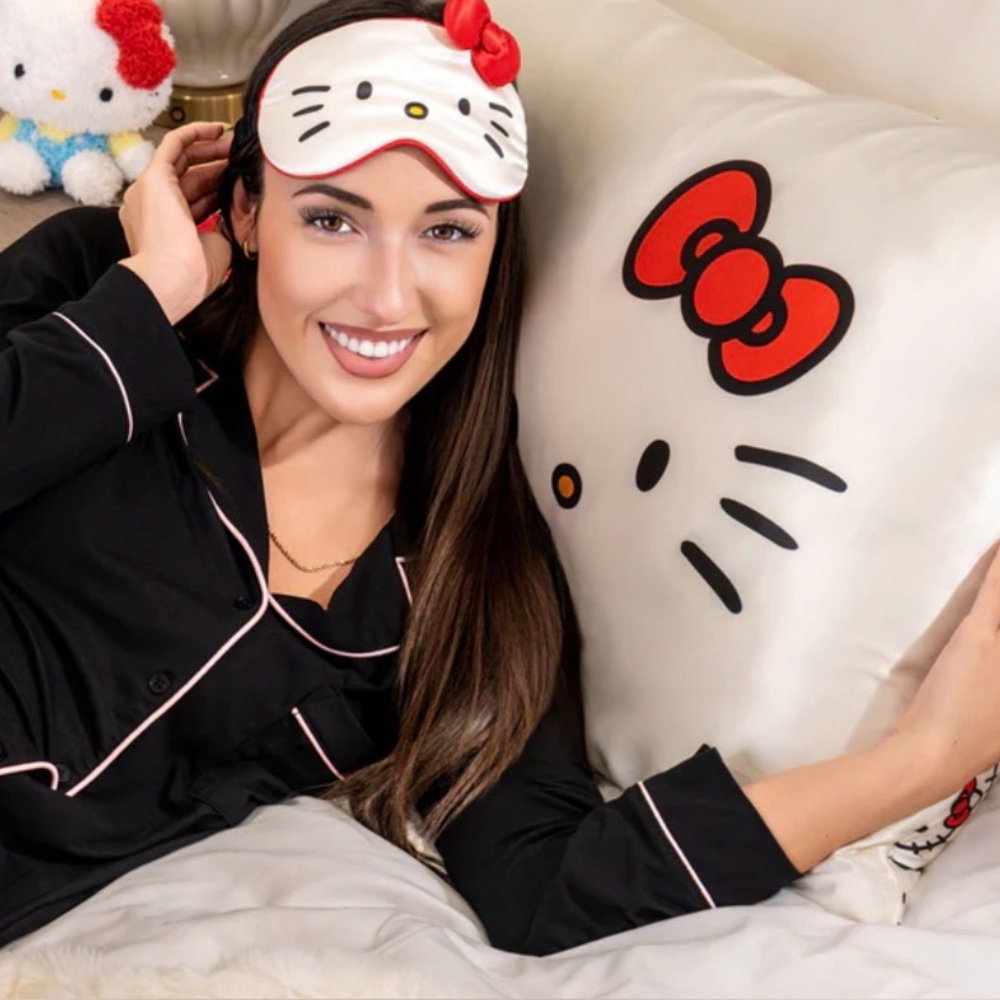 Blissy Hello Kitty Sleep Mask with Red Bow - Picture 4 of 11